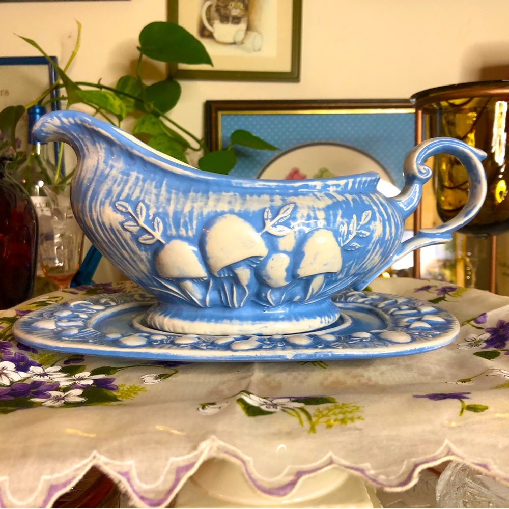 Vintage mushroom gravy boat with plate